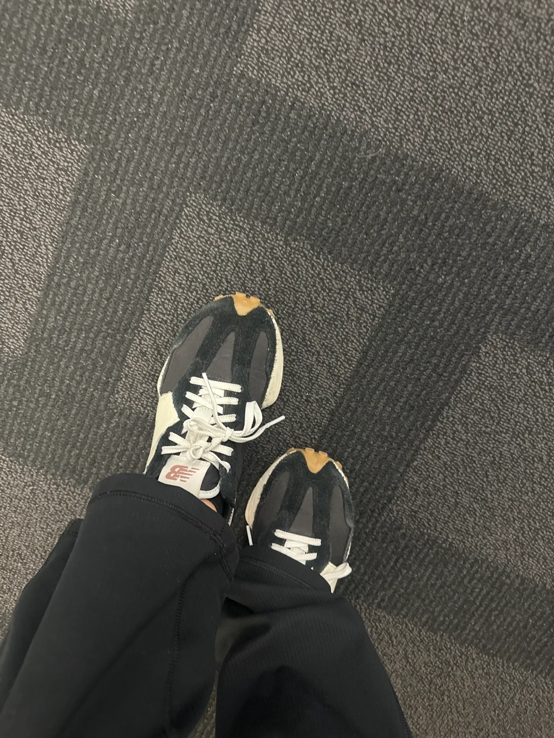 New Balance 327 Sneakers thumbnail