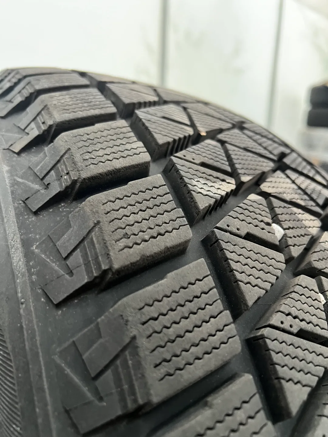 NEW Bridgestone Blizzak DM-V2 255/55R20 Winter Tires thumbnail