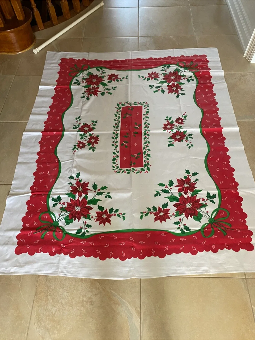Vintage Poinsettia Christmas Tablecloth image indicator(2)