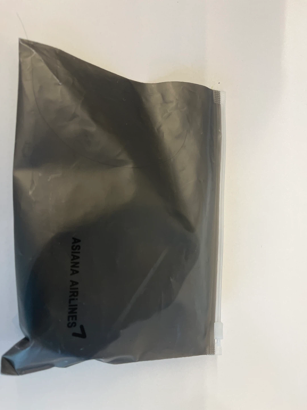 Asiana Airlines pouch