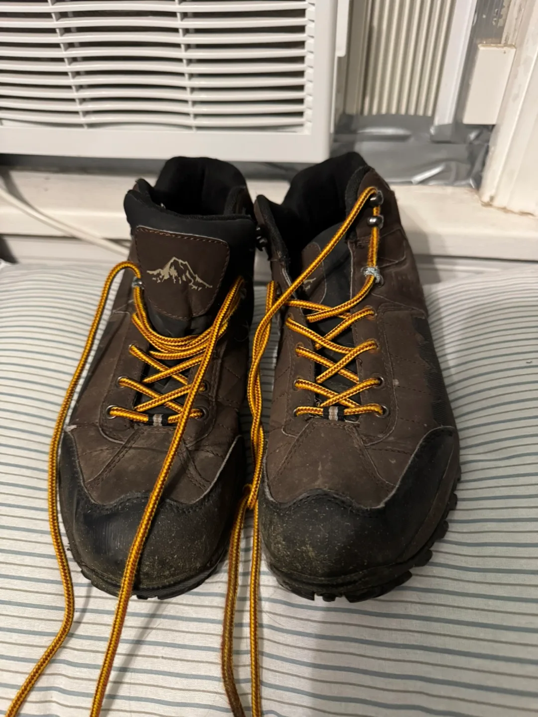Booth 9 Brown Hiking Boots - Size 9 thumbnail
