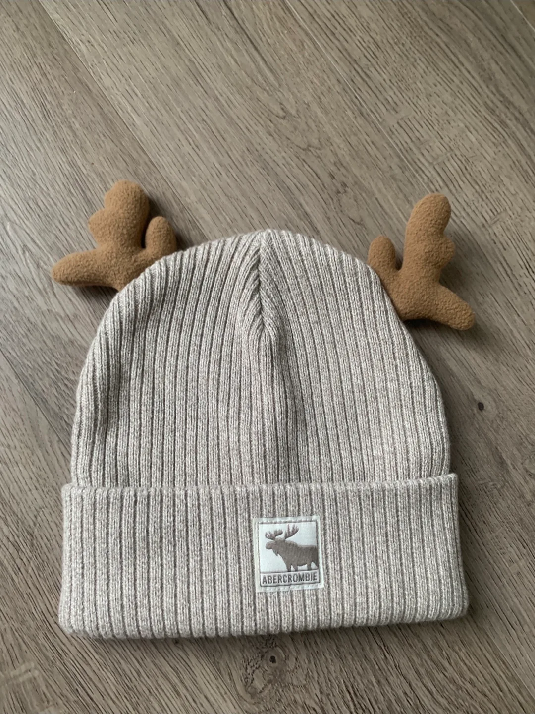 Abercrombie Kids Reindeer Beanie (4-6 years old ) thumbnail