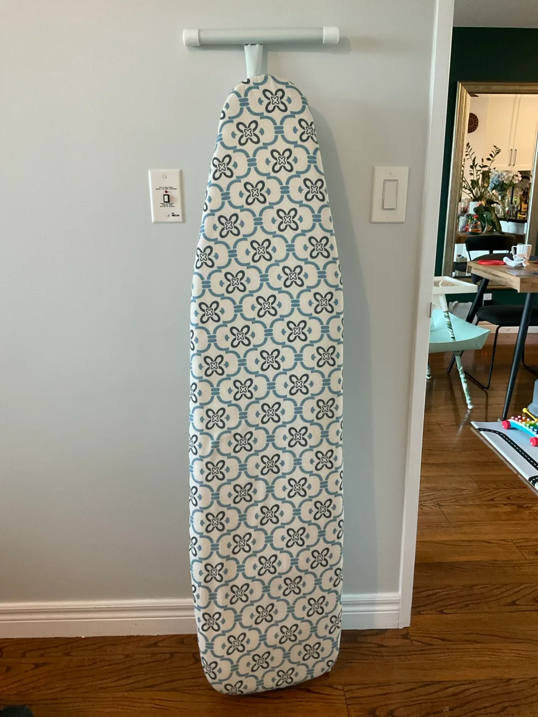 Ironing Board - pristine condition thumbnail
