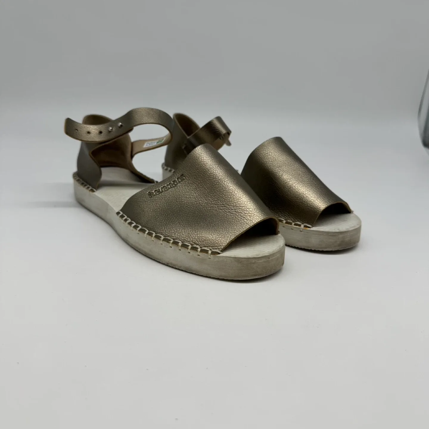Havaianas Women’s Metallic Gold Sandals – Size 8 US / 39 EU thumbnail