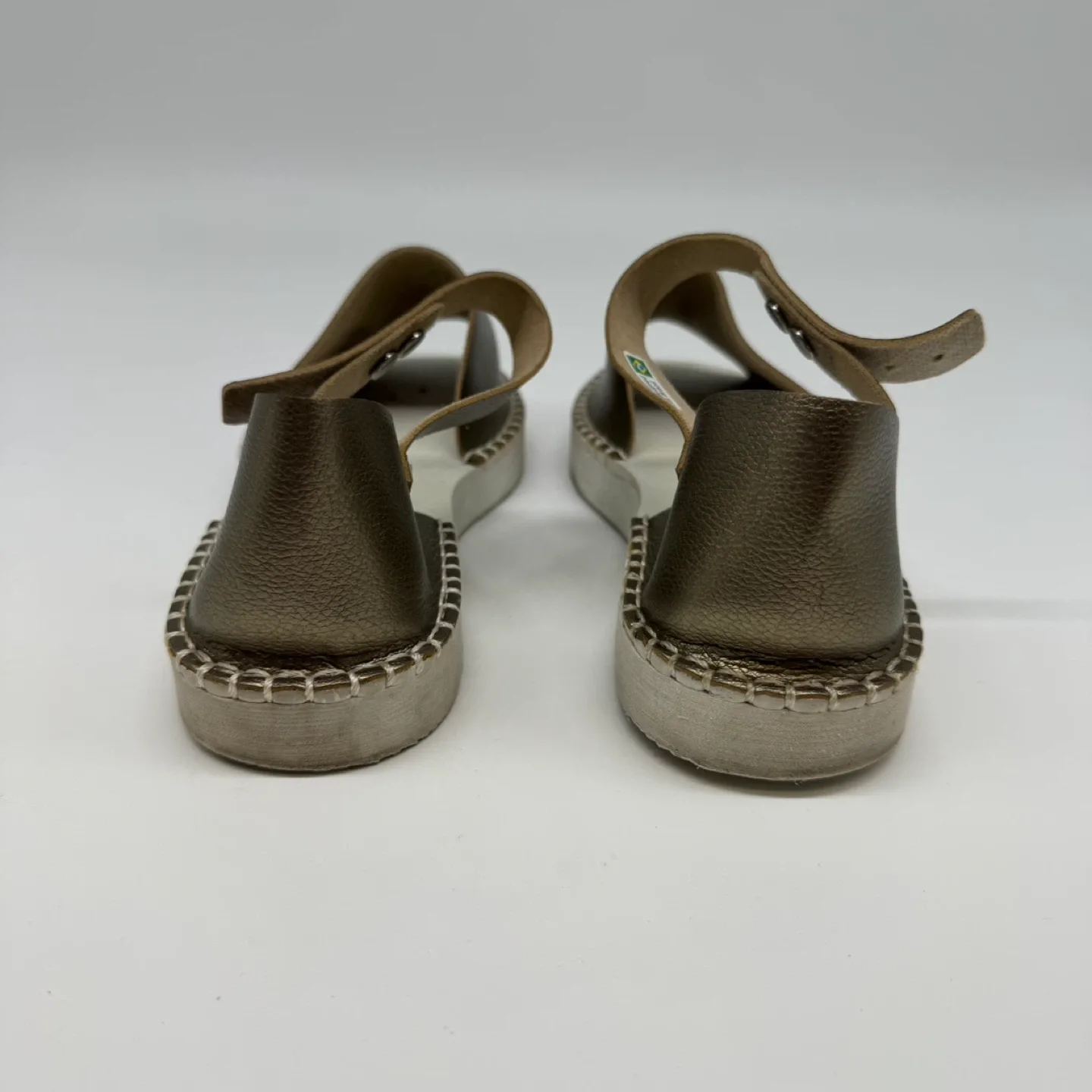 Havaianas Women’s Metallic Gold Sandals – Size 8 US / 39 EU image indicator(3)