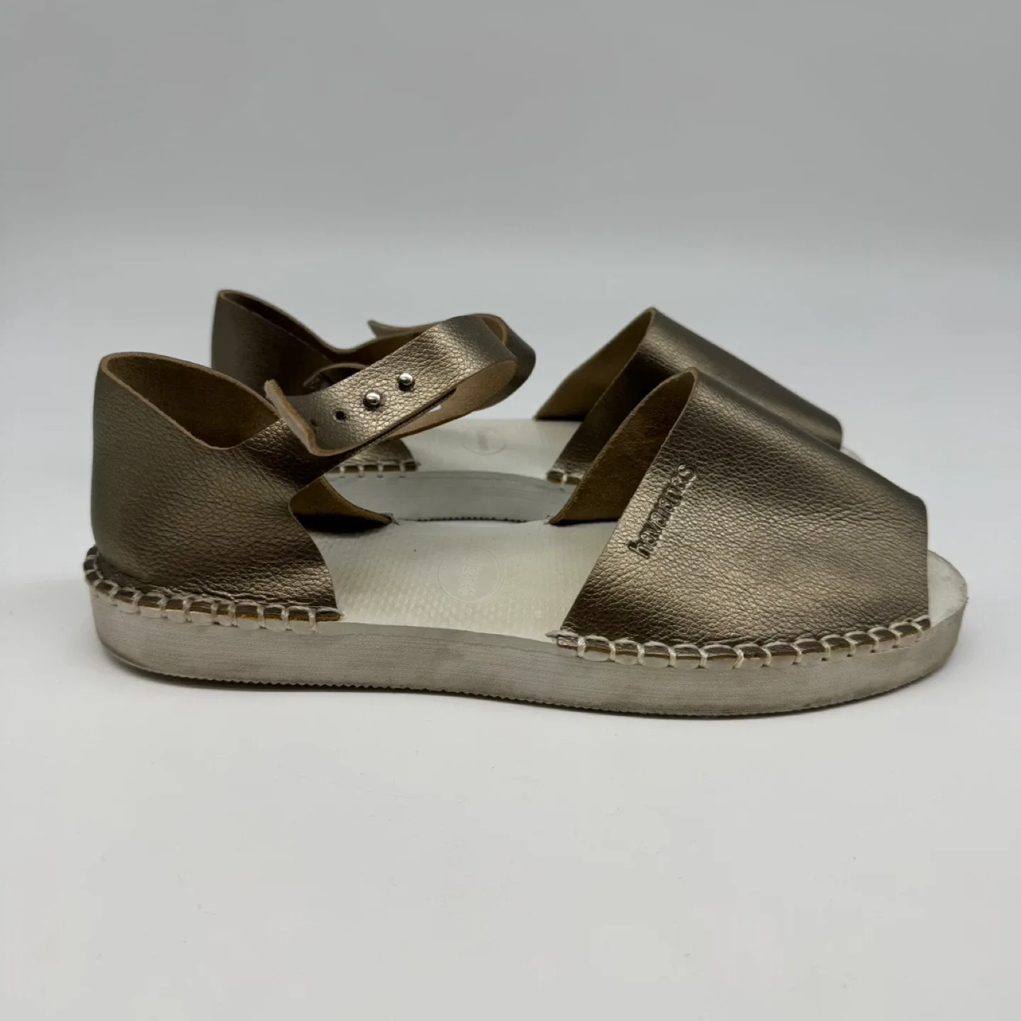 Havaianas Women’s Metallic Gold Sandals – Size 8 US / 39 EU image indicator(5)