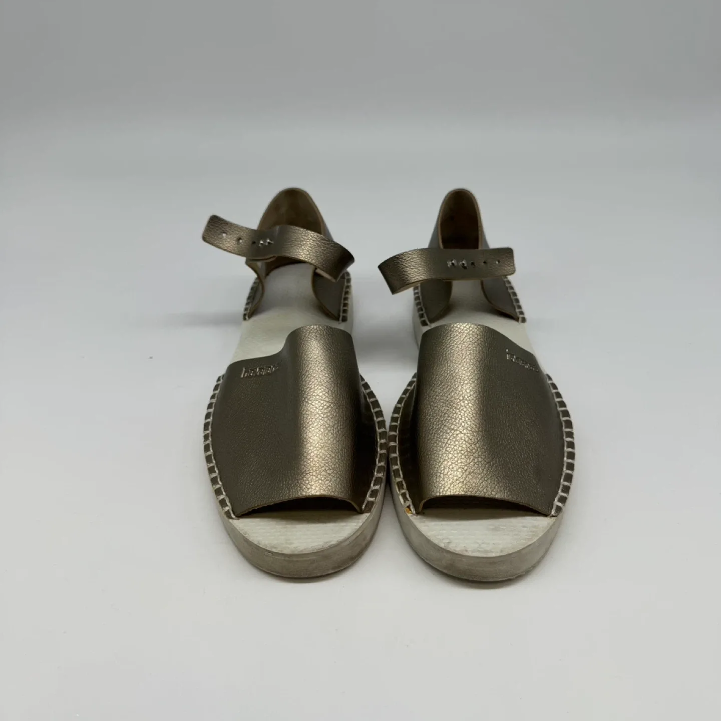 Havaianas Women’s Metallic Gold Sandals – Size 8 US / 39 EU image indicator(2)