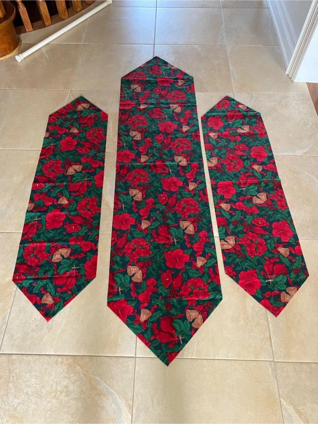 Set of 3 Christmas Table Runner Set image indicator(2)