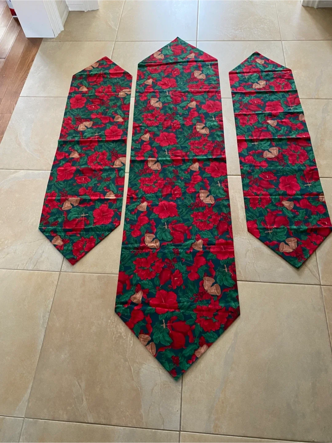 Set of 3 Christmas Table Runner Set image indicator(3)
