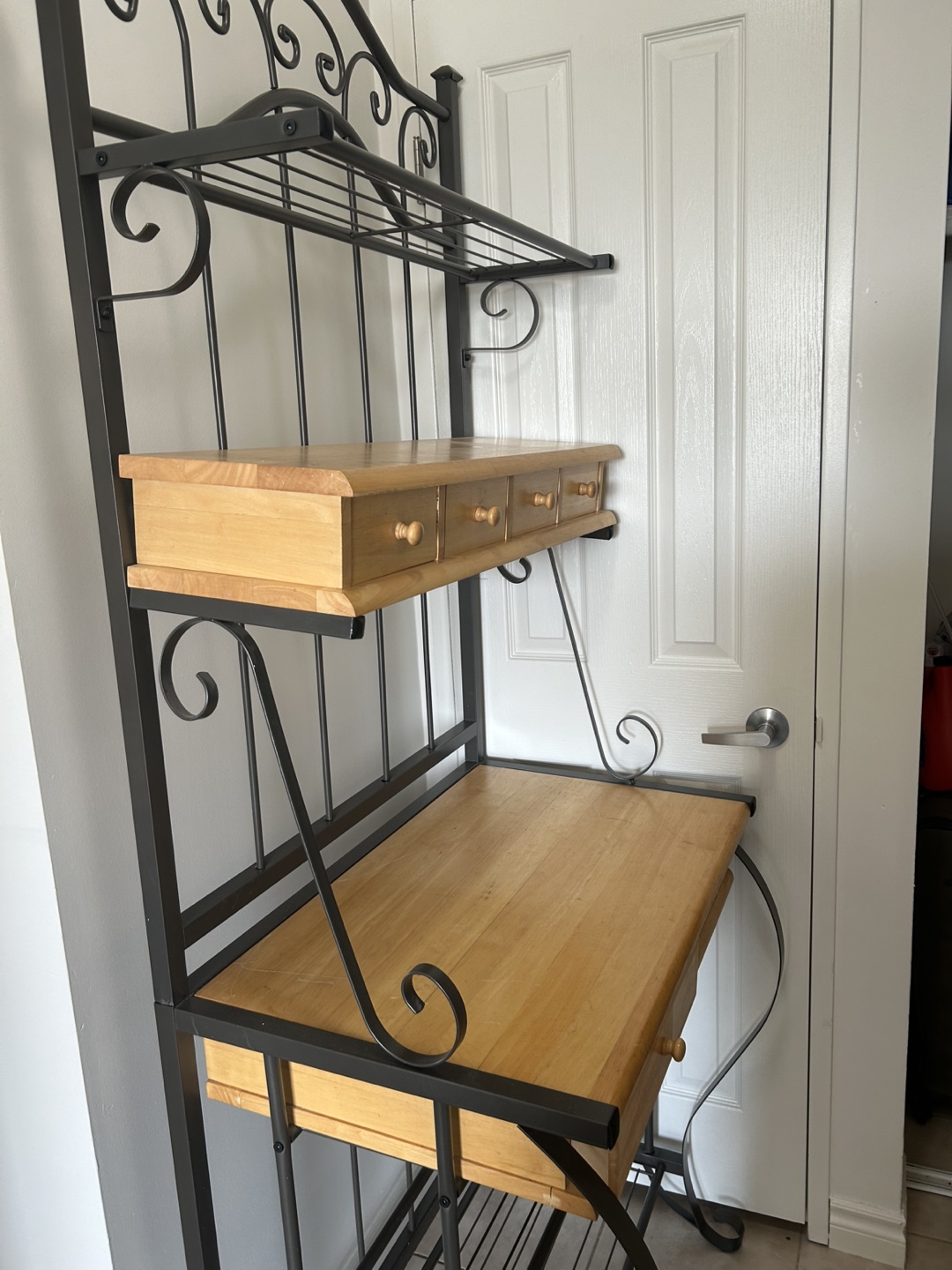 Black Metal & Wood  Rack