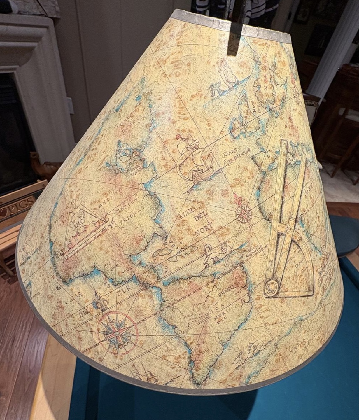 Unique World Map Lamp with Iron Base - photo 2