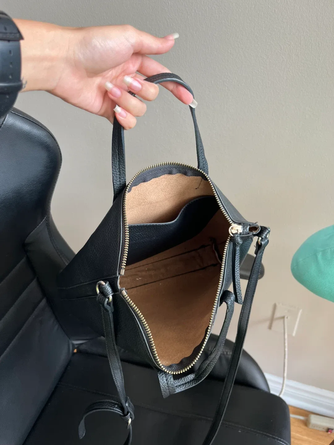 Black Leather Bag image indicator(4)