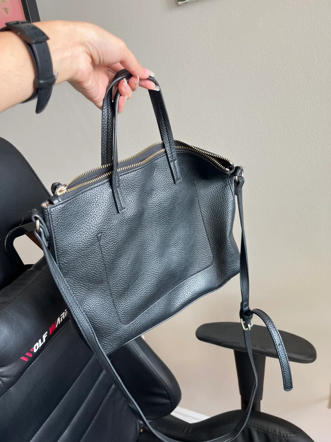 Black Leather Bag image indicator(2)