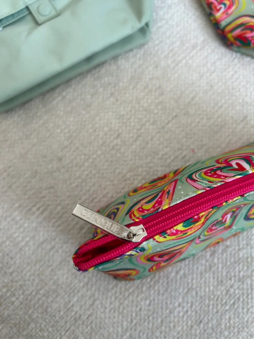 Clinique Makeup Bags image indicator(4)