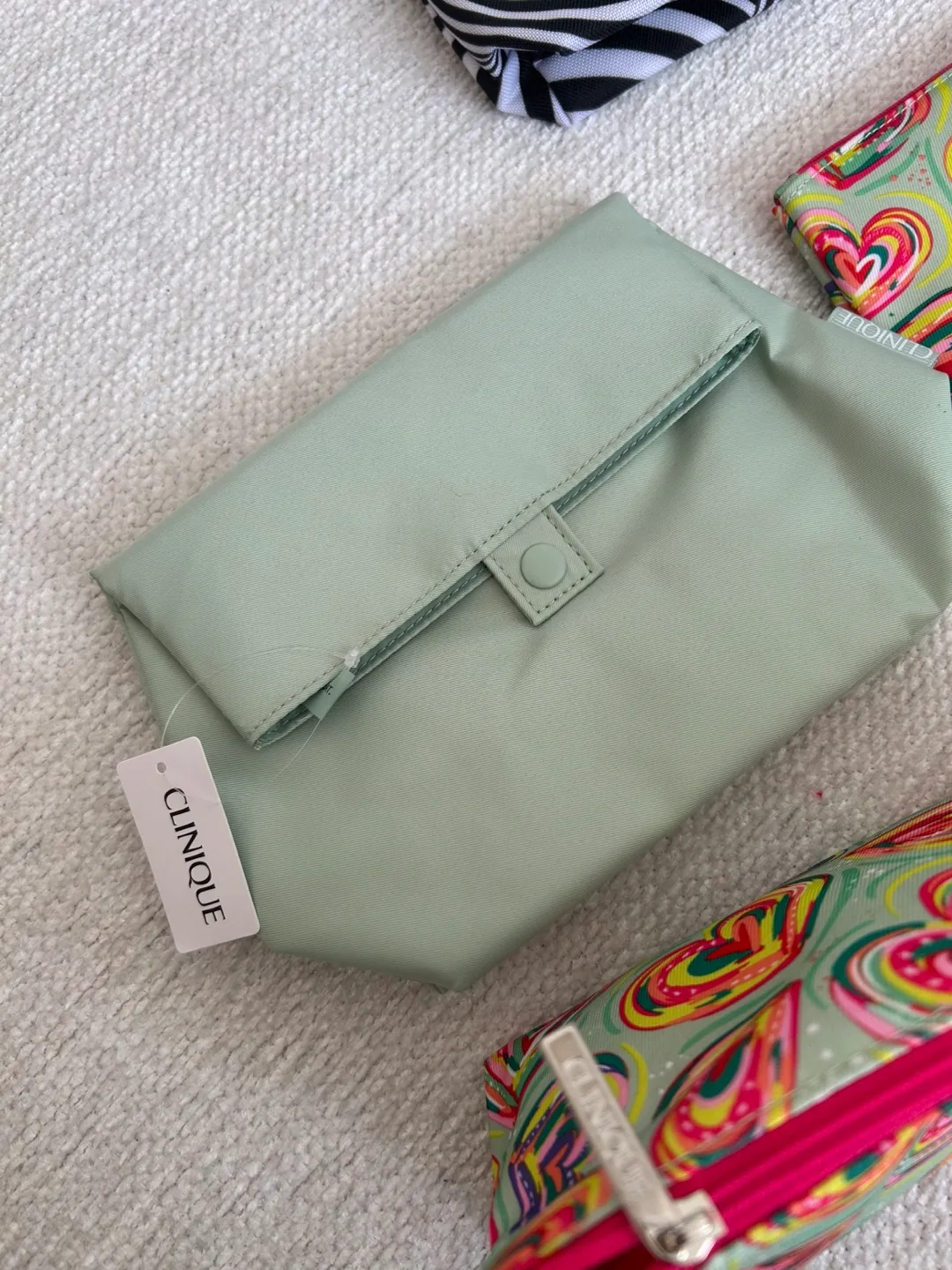 Clinique Makeup Bags image indicator(3)