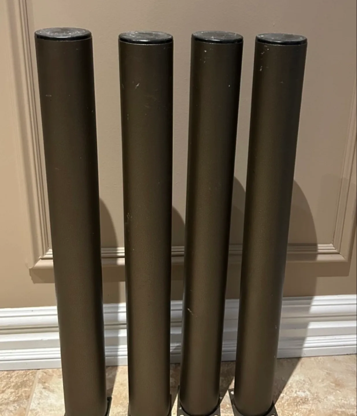 Extendable Kitchen/Dining Table with Legs image indicator(3)