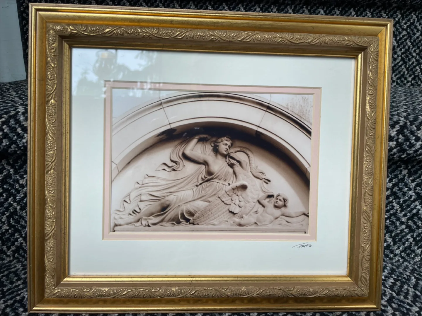 Set of 3 gold framed Artwork image indicator(2)