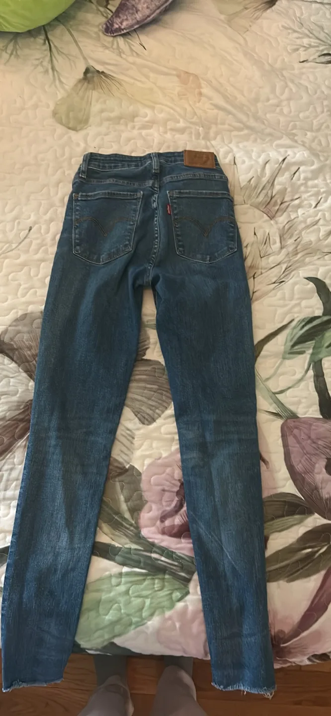 Levi's Skinny Jeans, Size 24 image indicator(2)