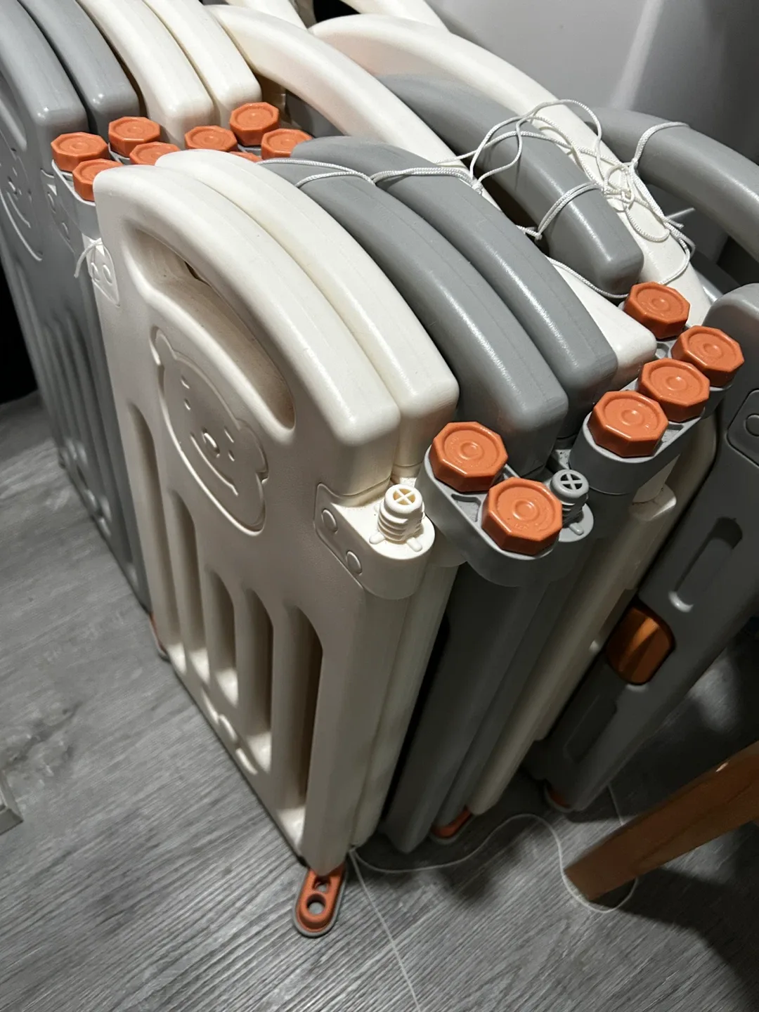 LIVINGbasics Foldable Baby Playpen image indicator(2)