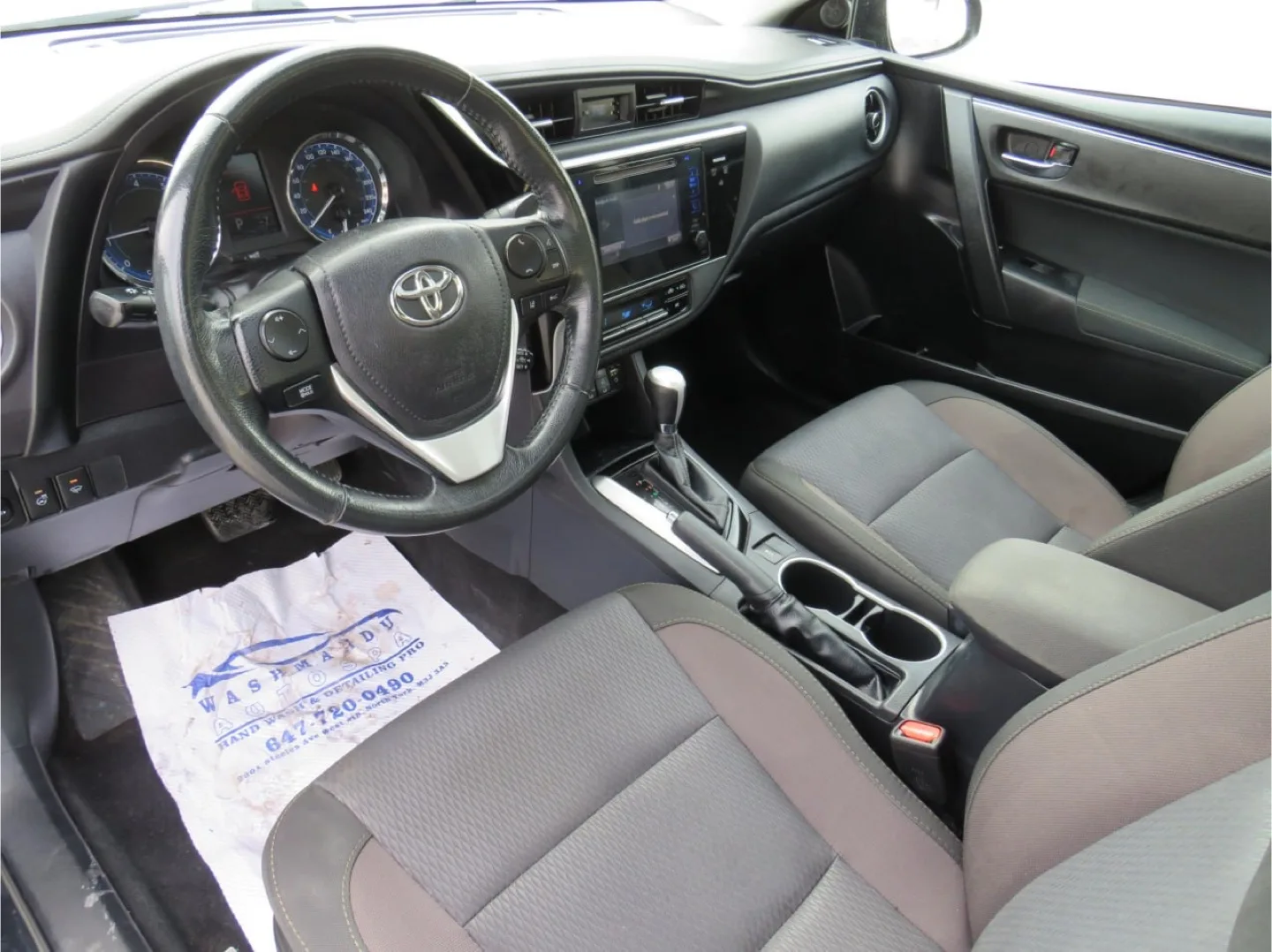 2017 Toyota Corolla - Black Sedan image indicator(6)