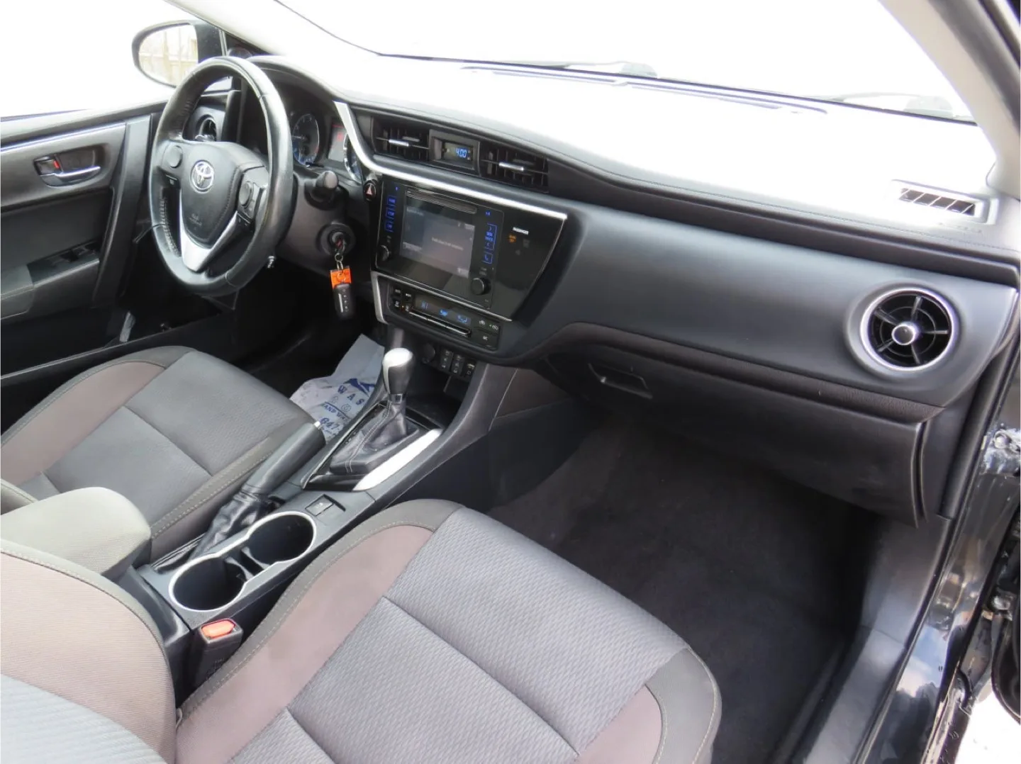 2017 Toyota Corolla - Black Sedan image indicator(7)