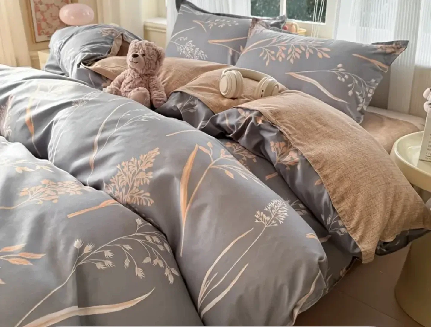 4 pieces, Reversible, Queen size Duvet Cover set thumbnail