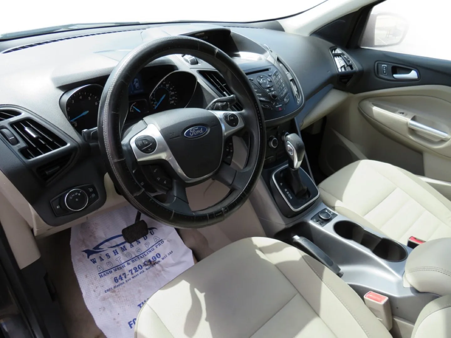 Black Ford Escape SE SUV image indicator(6)