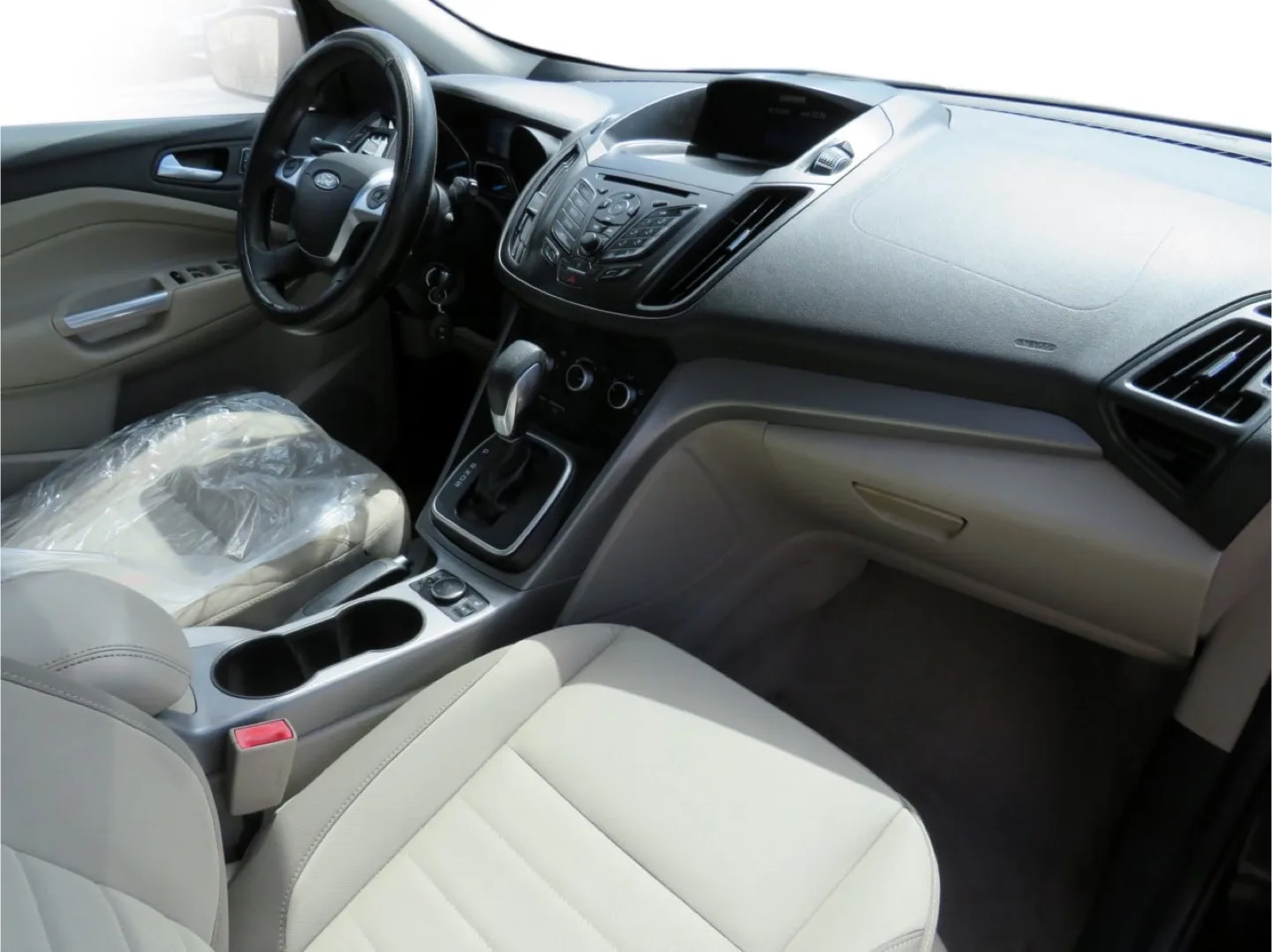 Black Ford Escape SE SUV image indicator(5)