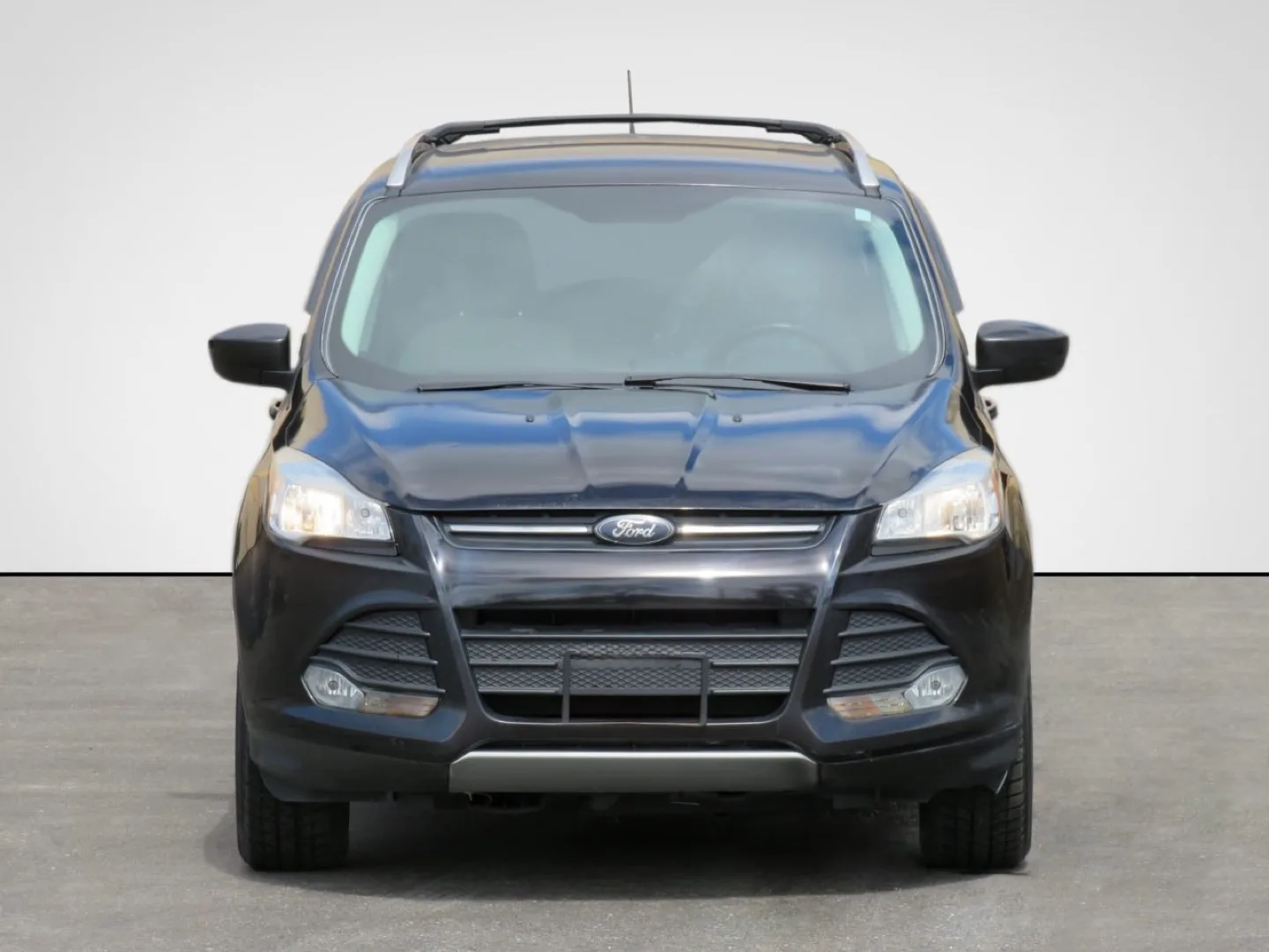 Black Ford Escape SE SUV thumbnail