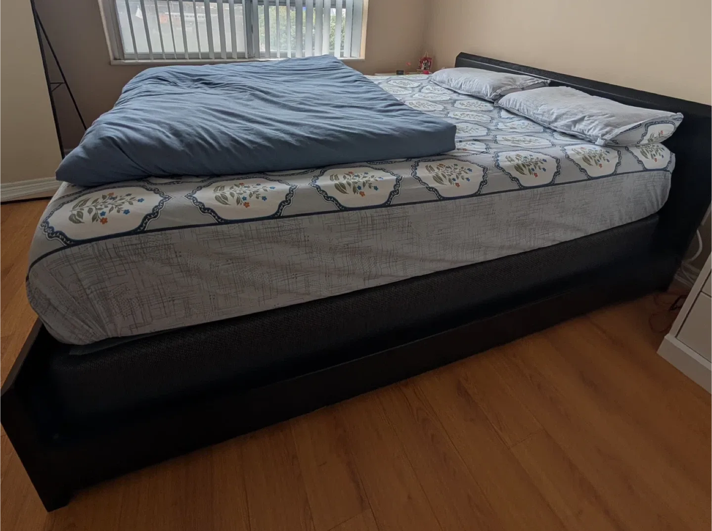 Queen size Bed frame with box spring image indicator(2)