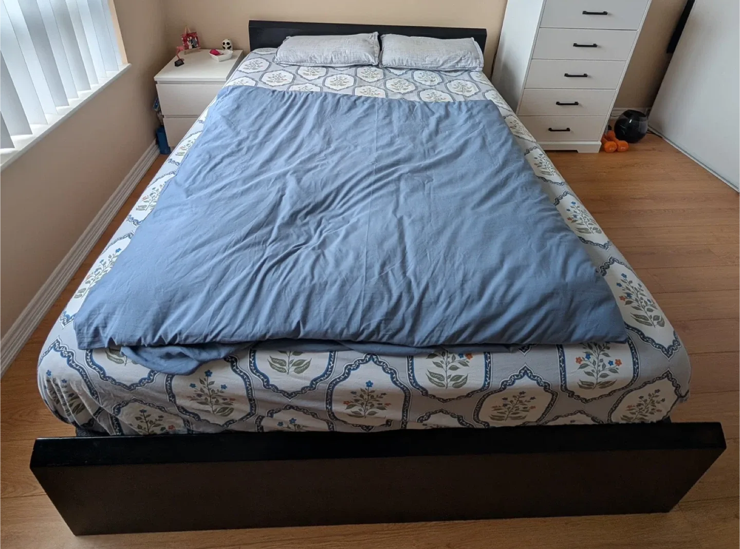 Queen size Bed frame with box spring image indicator(4)