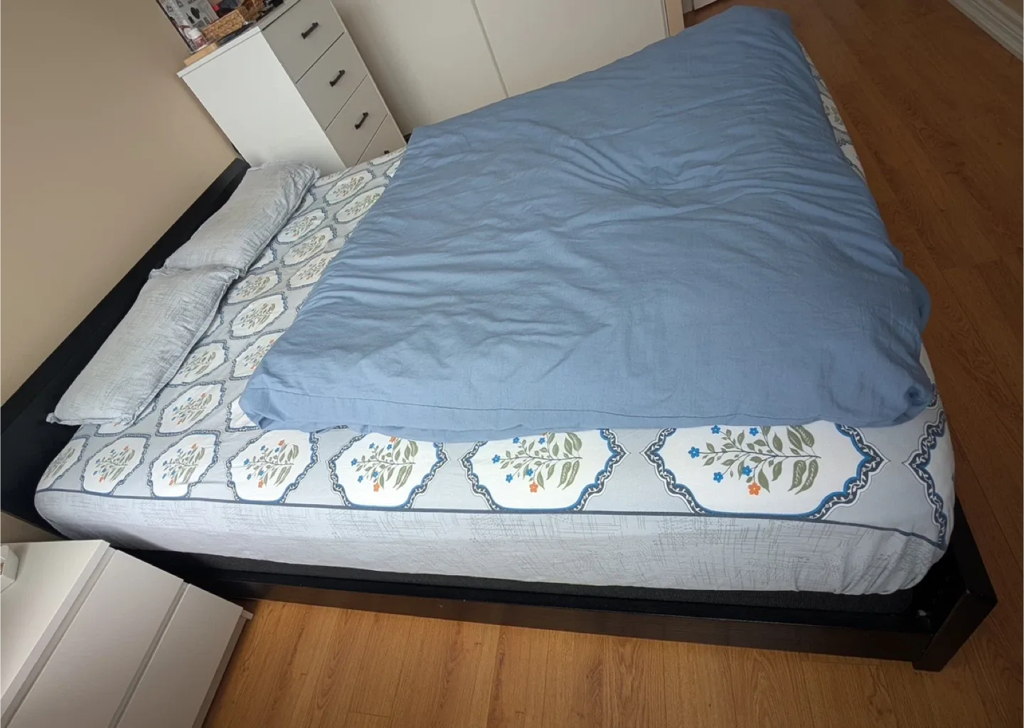 Queen size Bed frame with box spring image indicator(3)