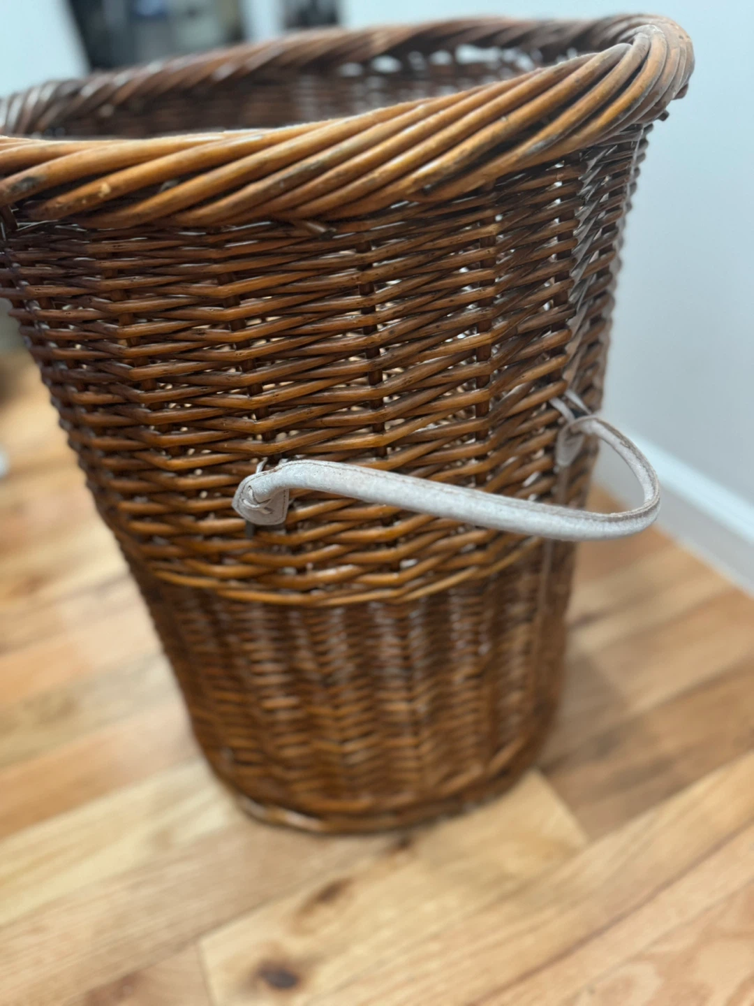 Huge Wicker Basket/ Laundry Hamper - photo 3