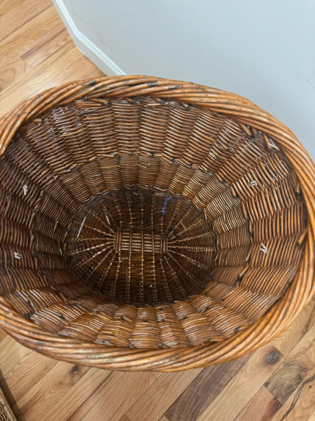 Huge Wicker Basket/ Laundry Hamper - photo 2