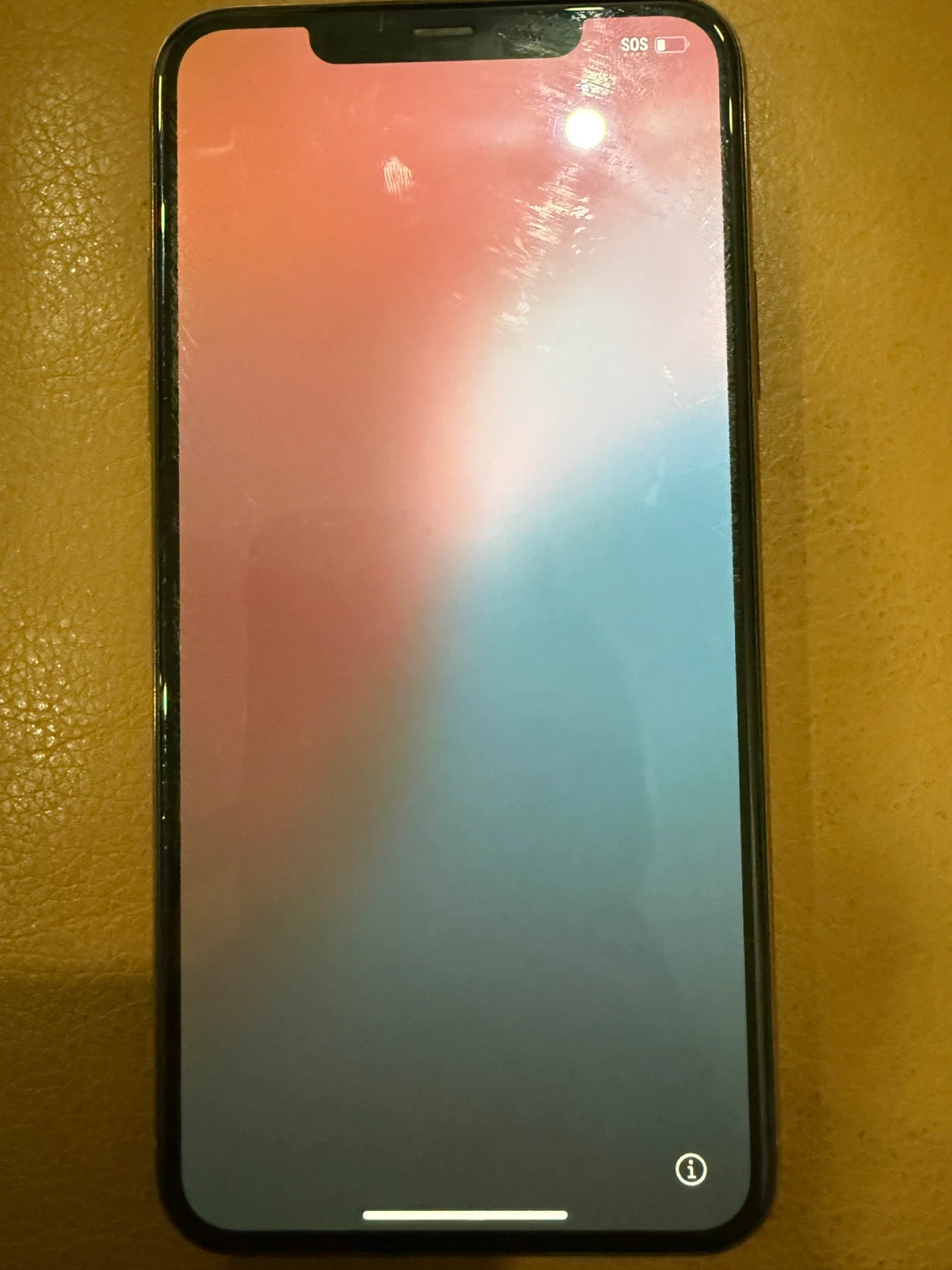 Cracked iPhone 11 Pro - photo 2