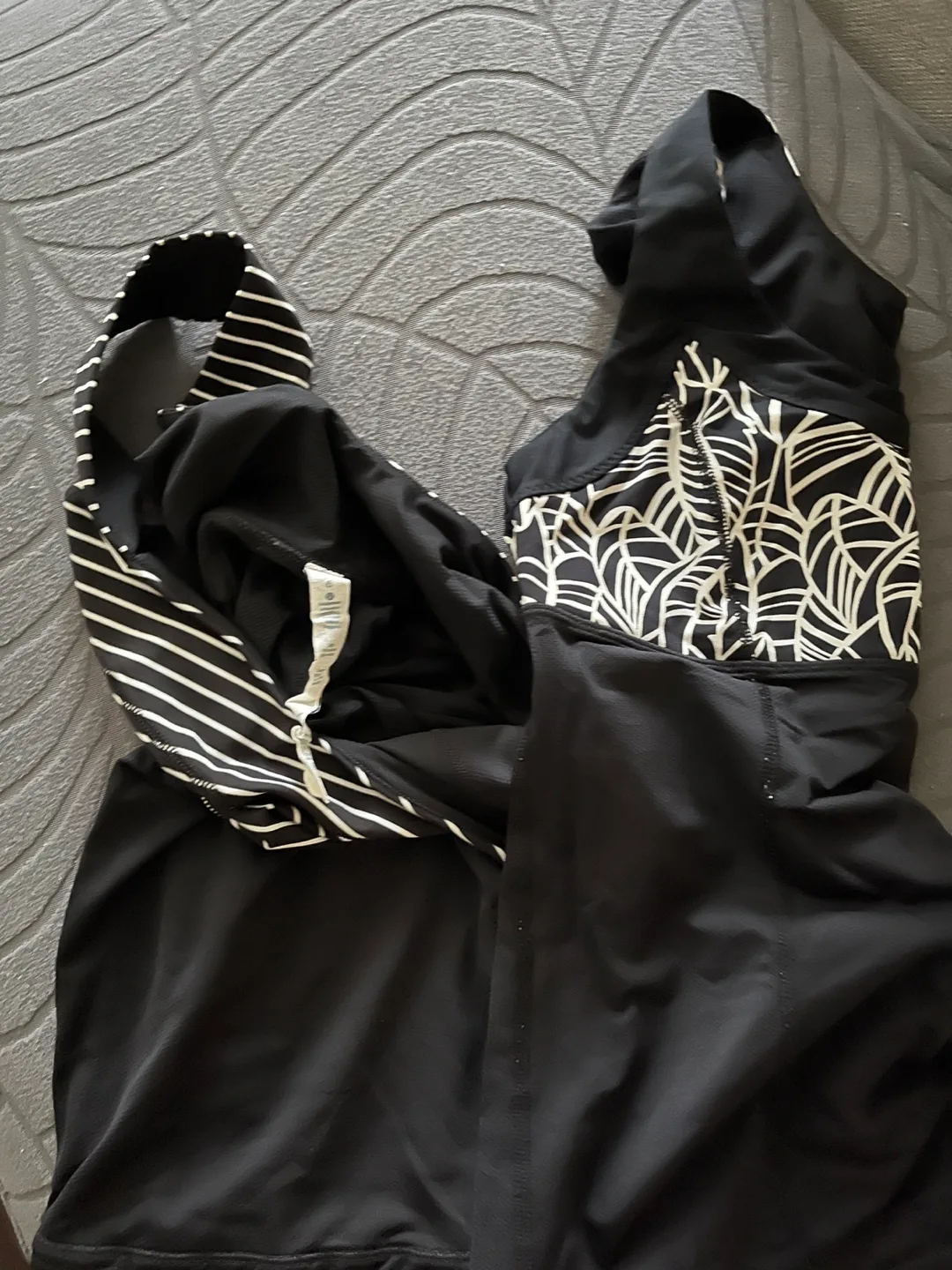 Lululemon Tank Tops - Size 6 image indicator(2)