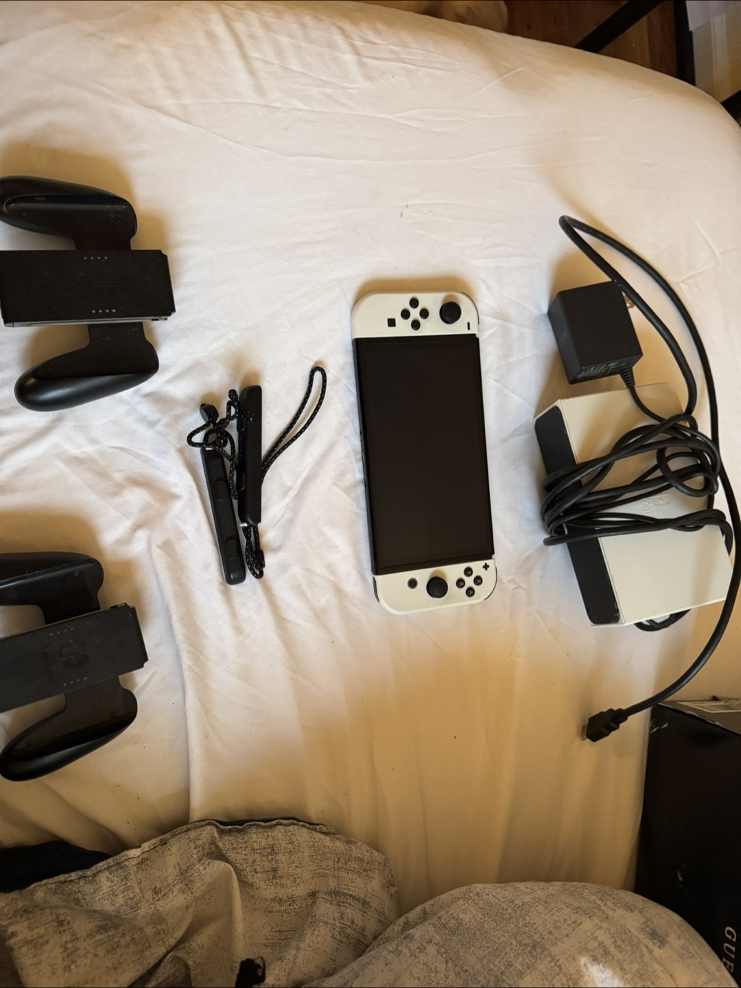 Nintendo Switch OLED + Carrying case + 64GB SD Card