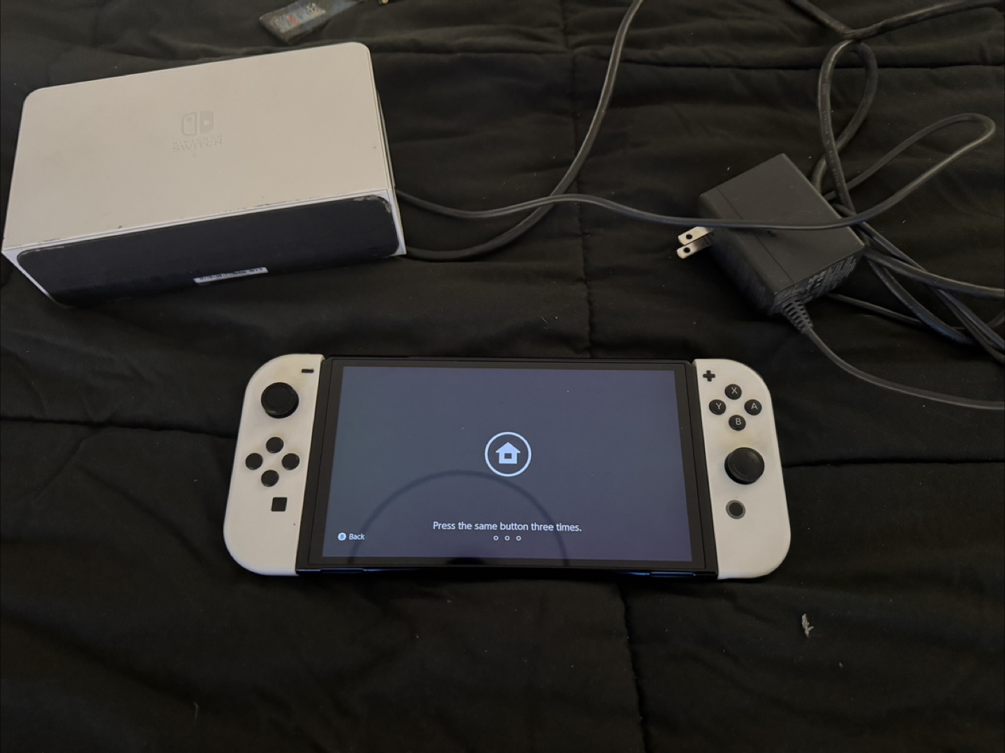 Nintendo Switch OLED + Carrying case + 64GB SD Card - photo 3