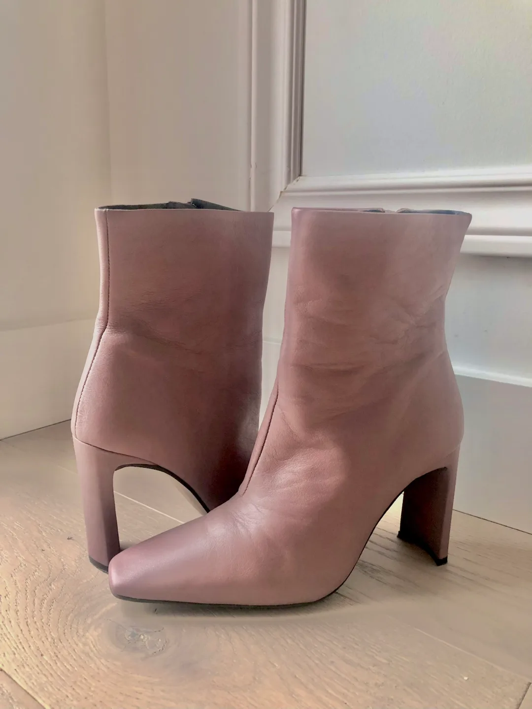 L’intervalle Mauve Leather Ankle Boots 37 thumbnail