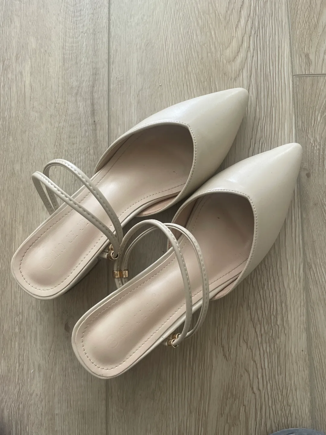 Cream Pointed Toe Mules - Size 8 image indicator(2)