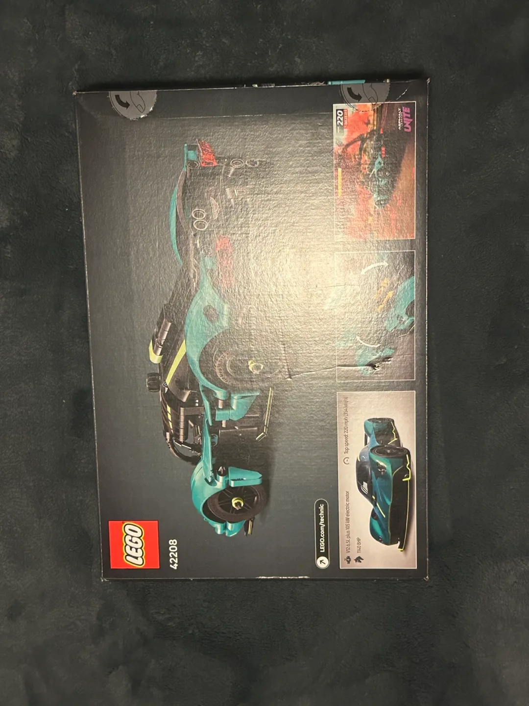 LEGO Technic 42208 Aston Martin Formula 1 Racer image indicator(2)