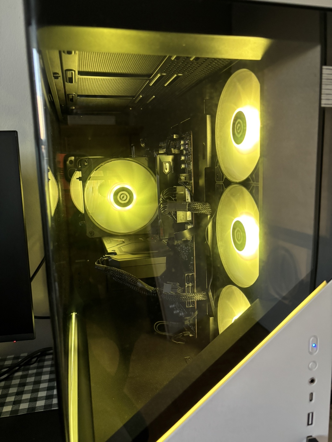 Gaming PC - White (AMD Ryzen 7 8700F/16