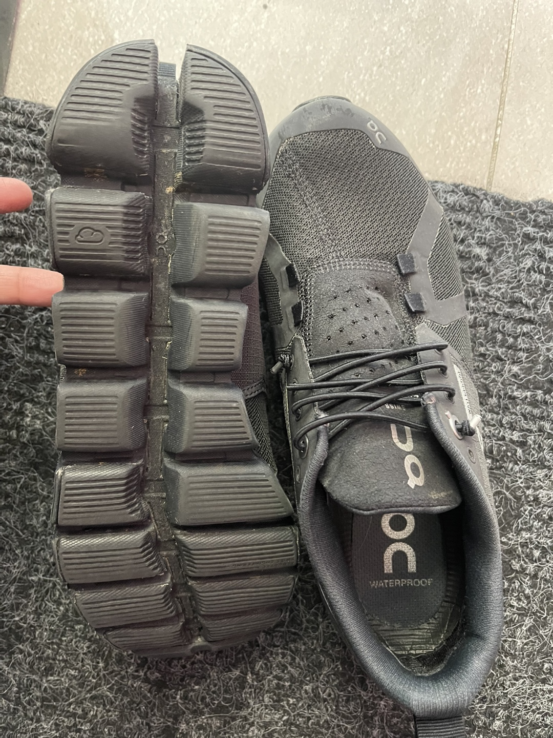 On Cloud Waterproof Black Running Shoes - photo 2