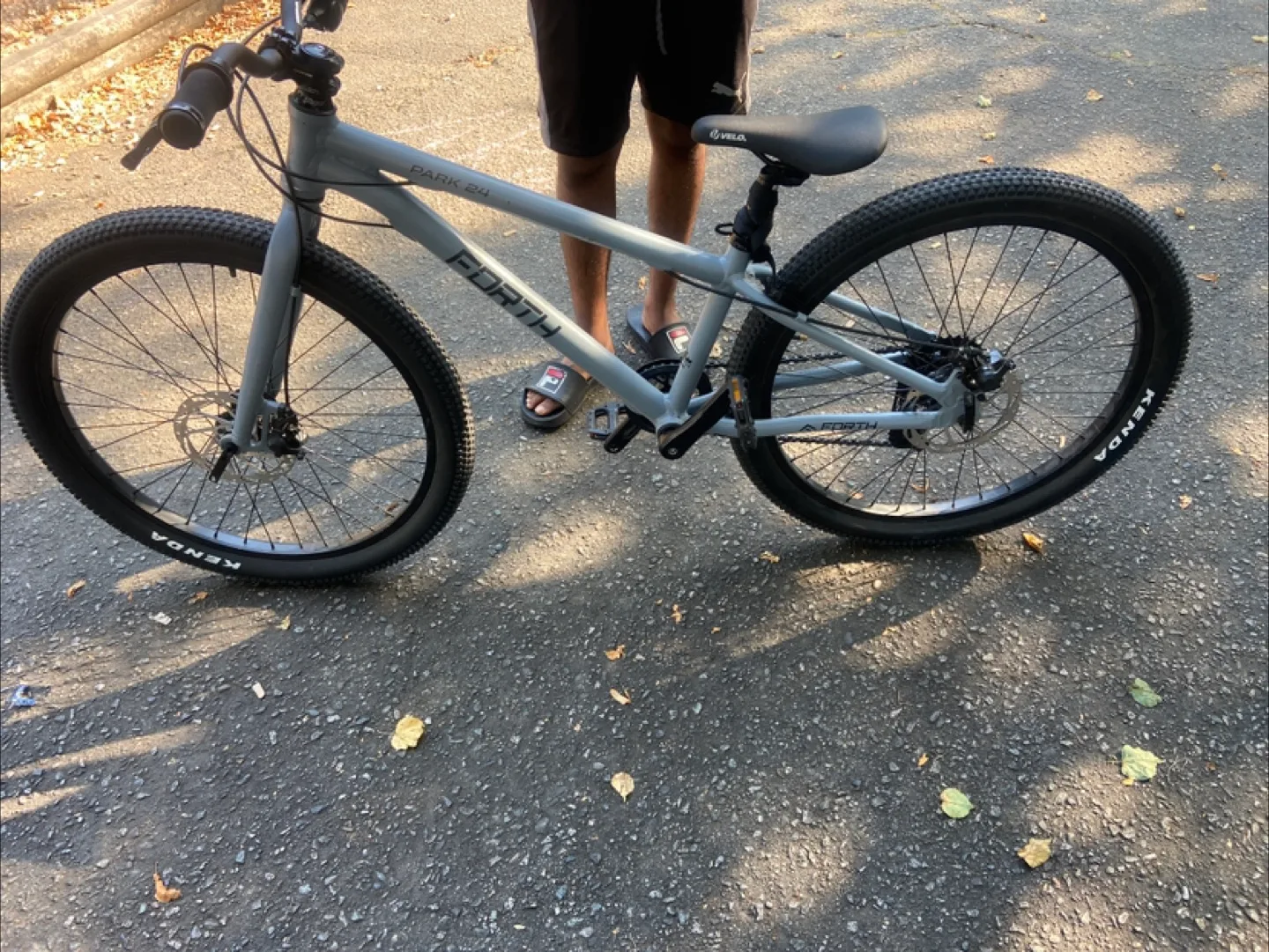 Forth Park 24 Grey Bike image indicator(2)