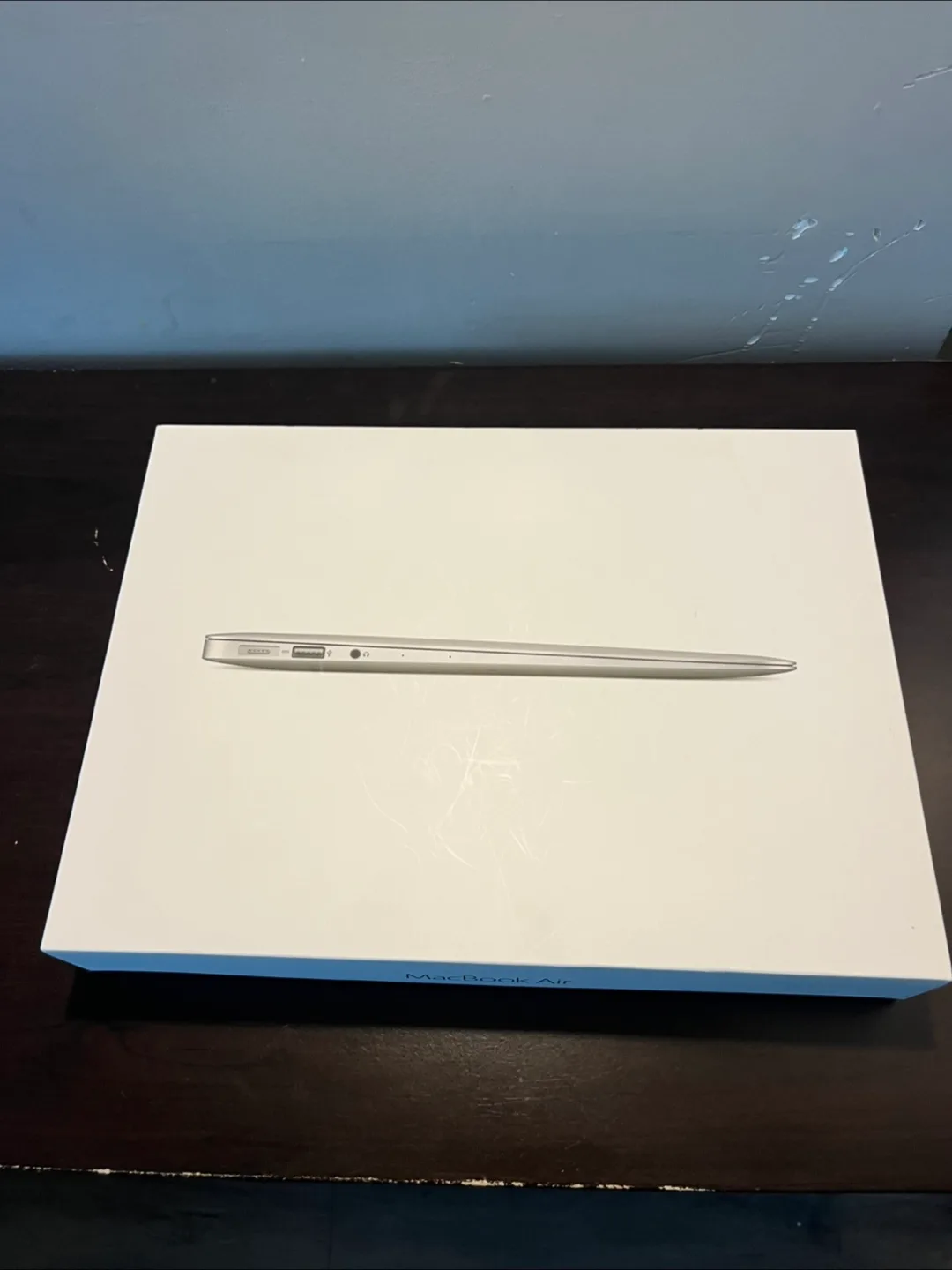 2017 Apple MacBook Air image indicator(3)