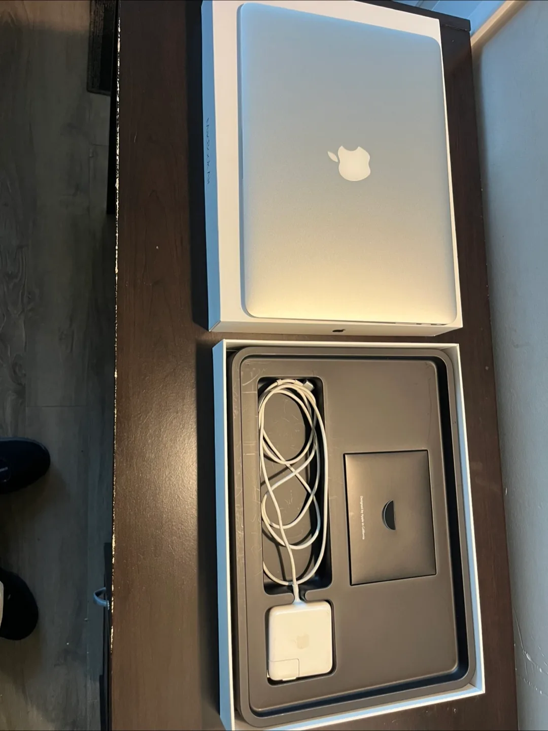 2017 Apple MacBook Air image indicator(2)