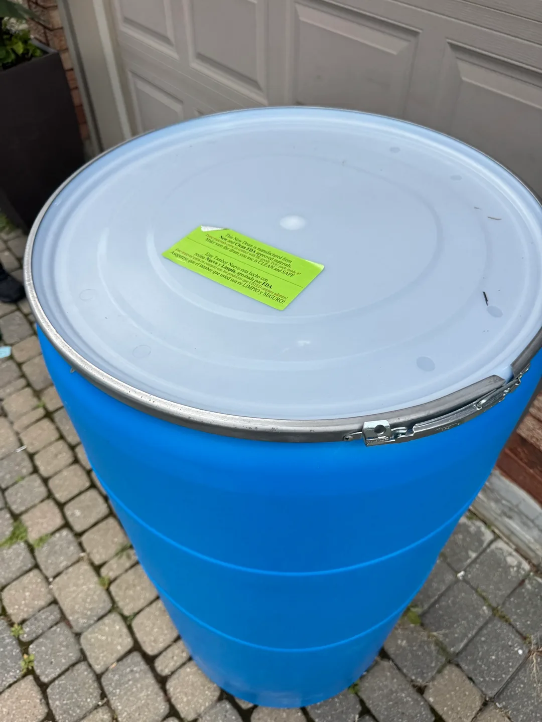 Blue 77 Gallon Plastic Barrel with Lid image indicator(2)