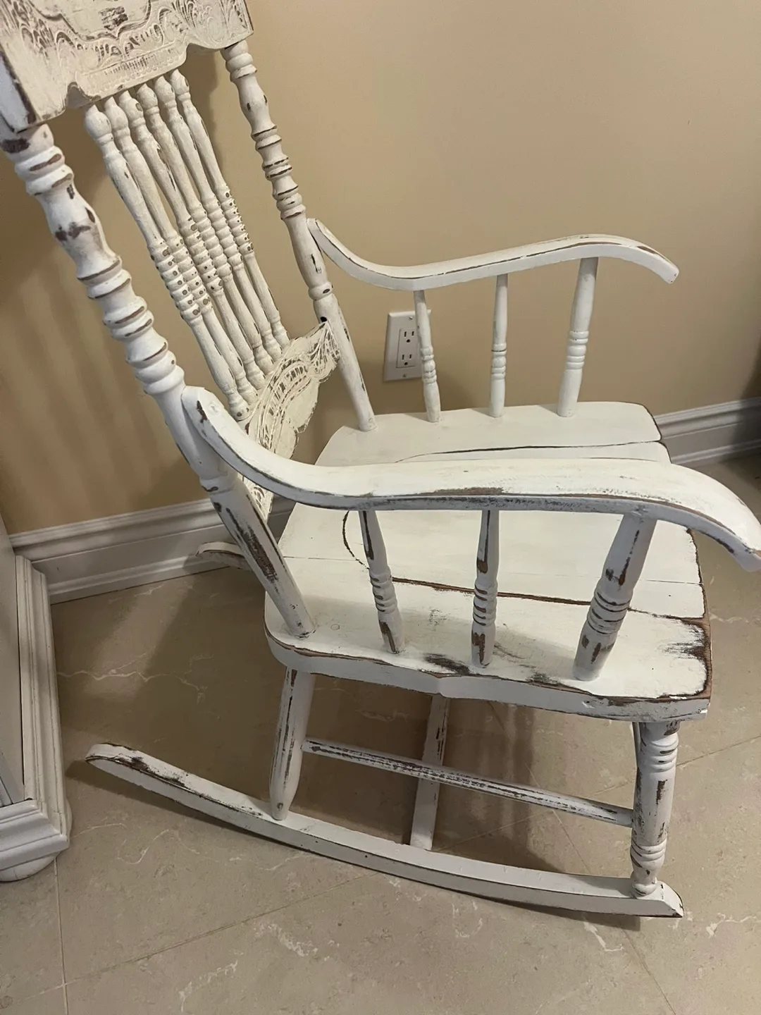 Antique White Rocking Chair image indicator(2)