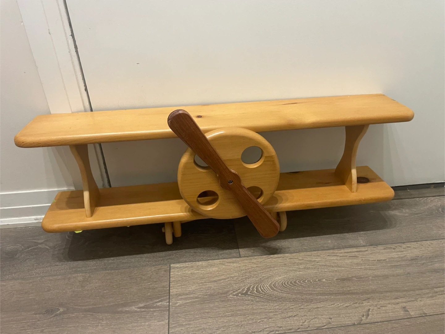 Wall mounted shelf