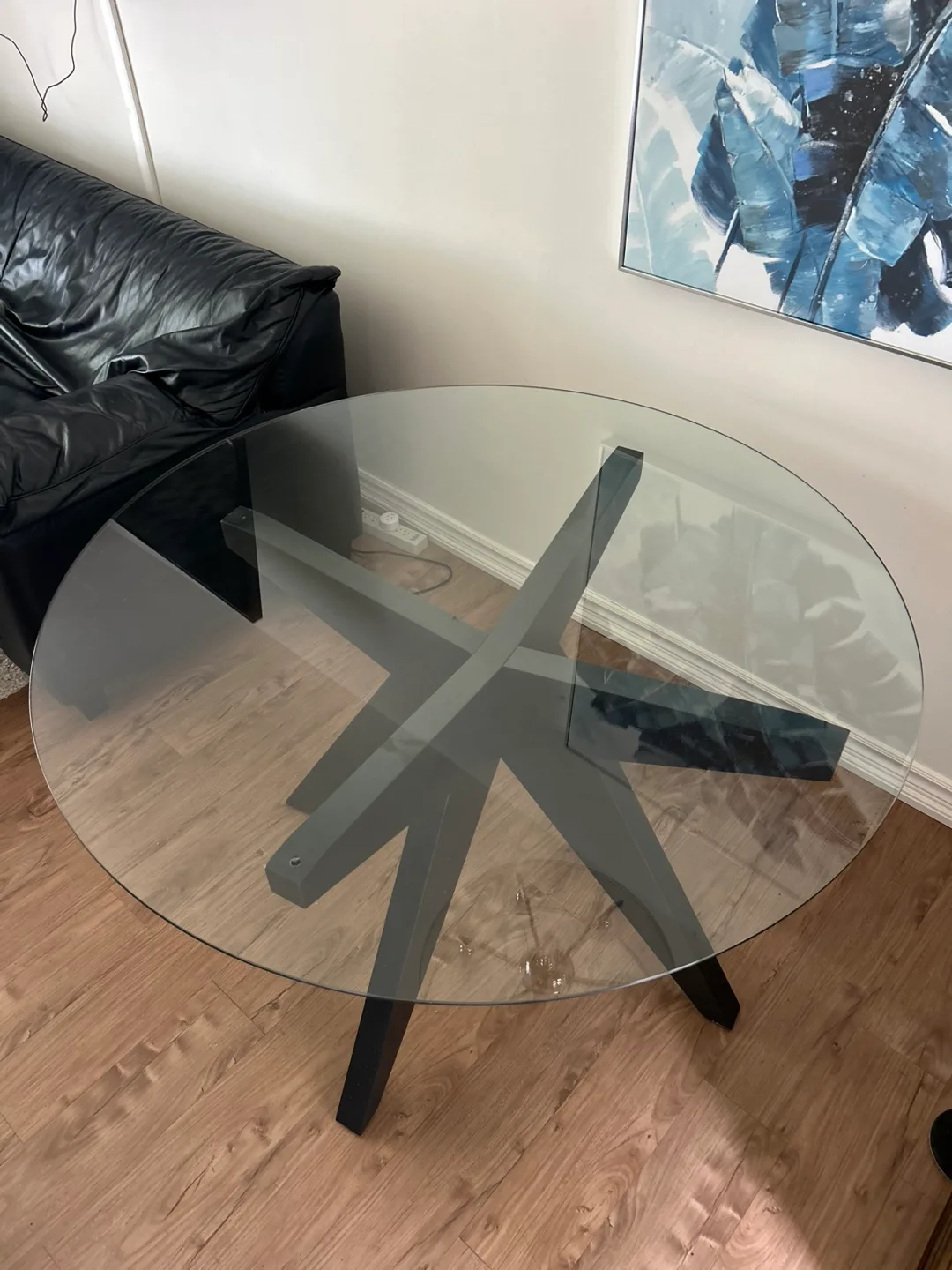 EQ3 Round Glass Top Dining Table image indicator(3)